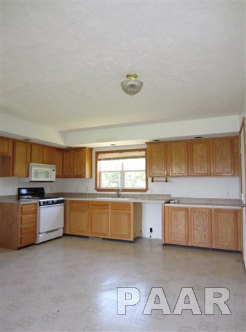 1296 Lourdes Road Metamora, IL 61548 - Photo 10 of 14