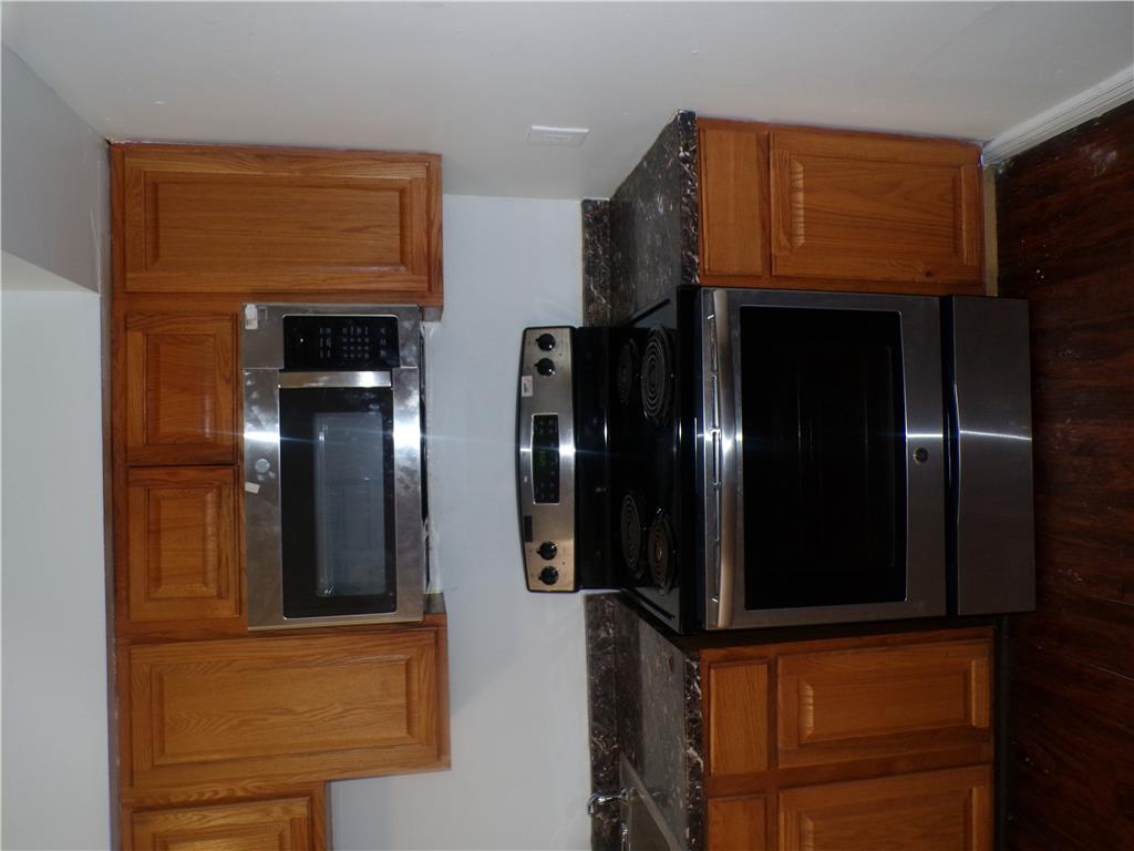 111 Ridge Avenue Allentown, PA 18102 - Photo 7 of 15 Flat top stove & above stove microwave