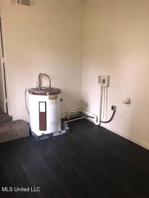 954 Miller Road Michigan City, MS 38647 - Photo 9 of 15 Laundry