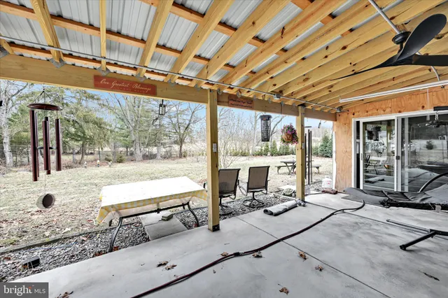 a view of a house with backyard