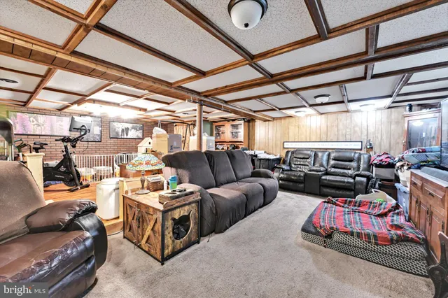 a view of livingroom with furniture