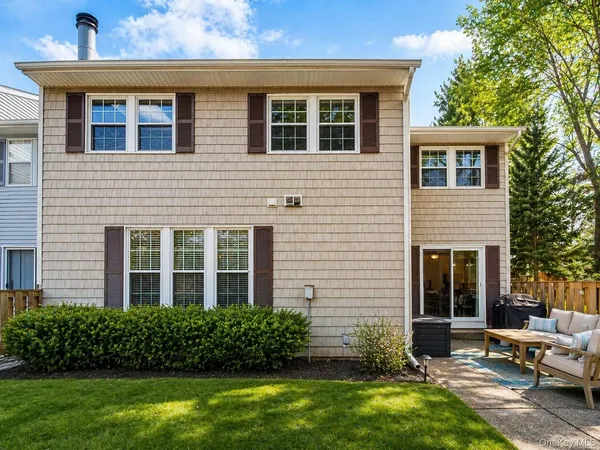 $849,888 | 109 Aspen Drive East, Woodbury, NY 11797