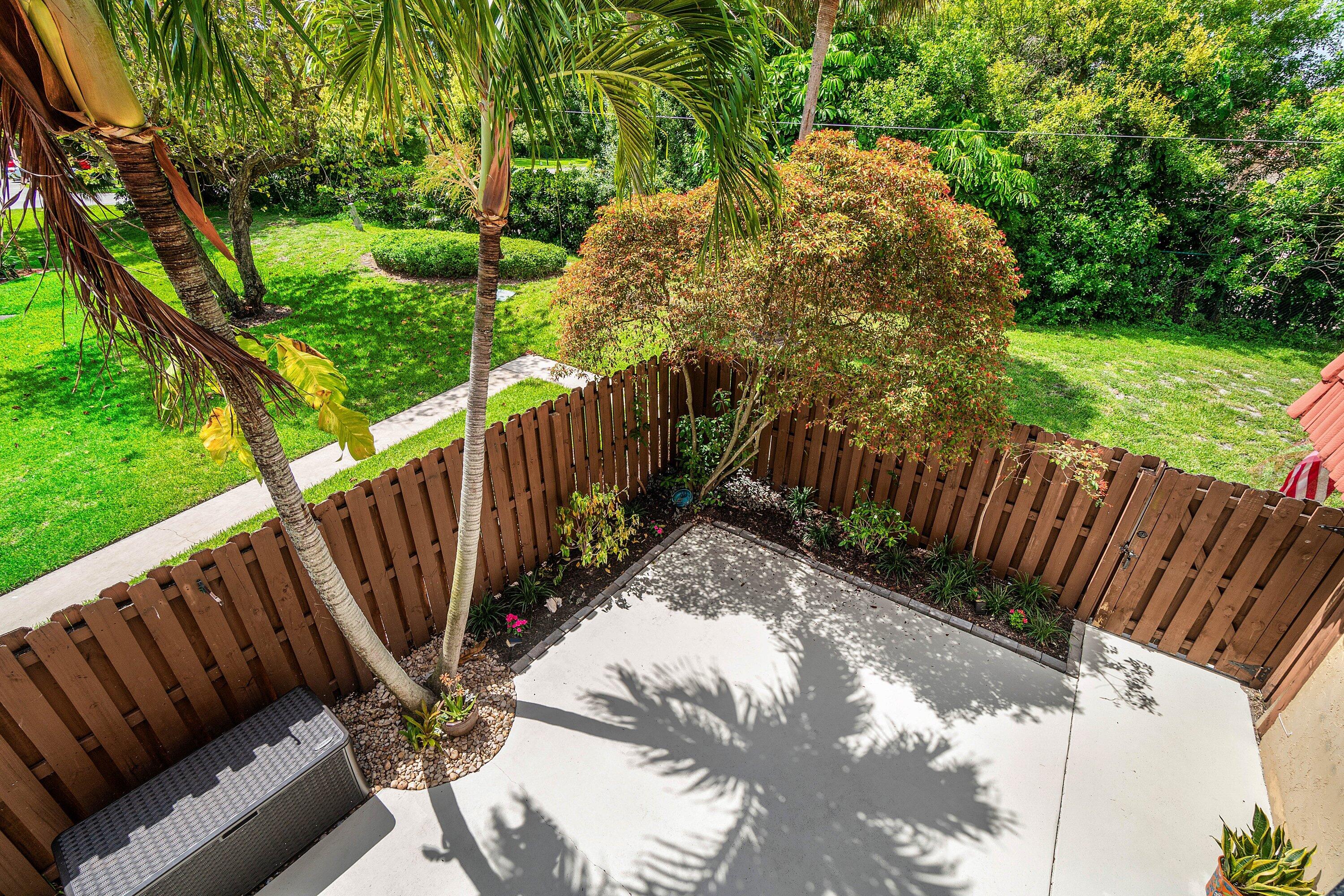 8122 Thames Boulevard, Unit C Boca Raton, FL 33433 - Photo 29 of 43 Courtyard_aerial View