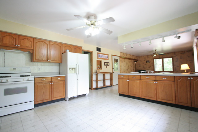 5240 Pine Bluff Road Morris, IL 60450 - Photo 3 of 22