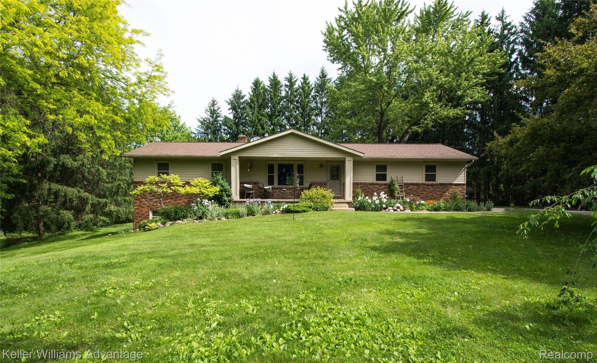 2981 Faussett Road Howell, MI 48855 - Photo 1 of 35 1.jpg