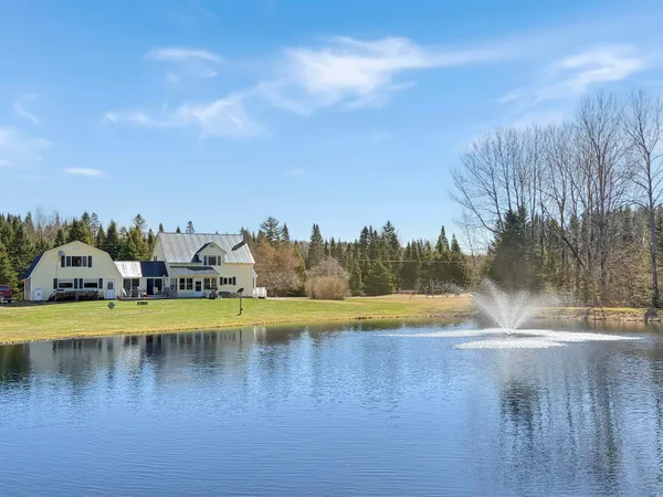 $550,000 | 61 Old Country Lane, Pittsburg, NH 03592