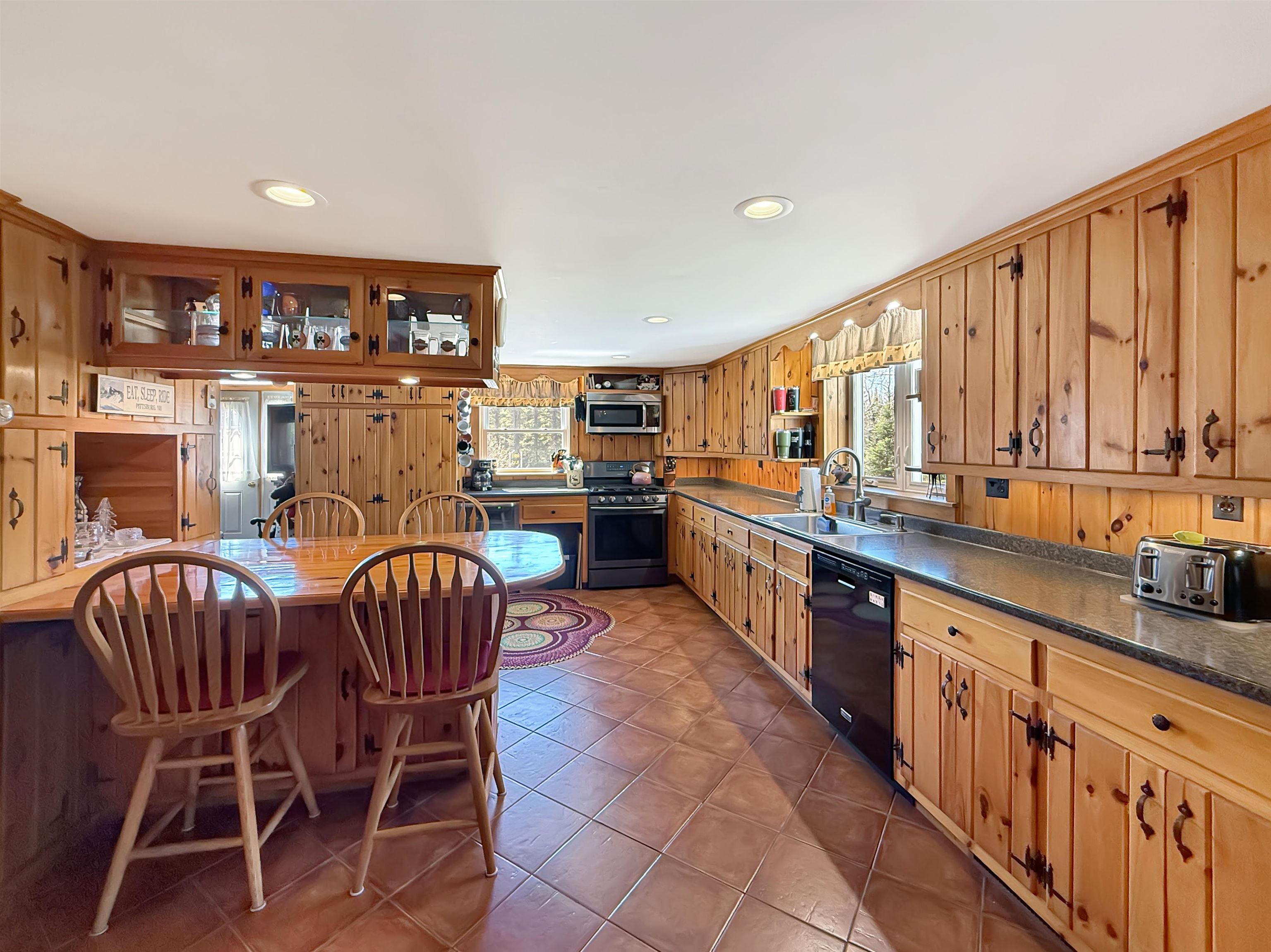61 Old Country Lane Pittsburg, NH 03592 - Photo 4 of 48