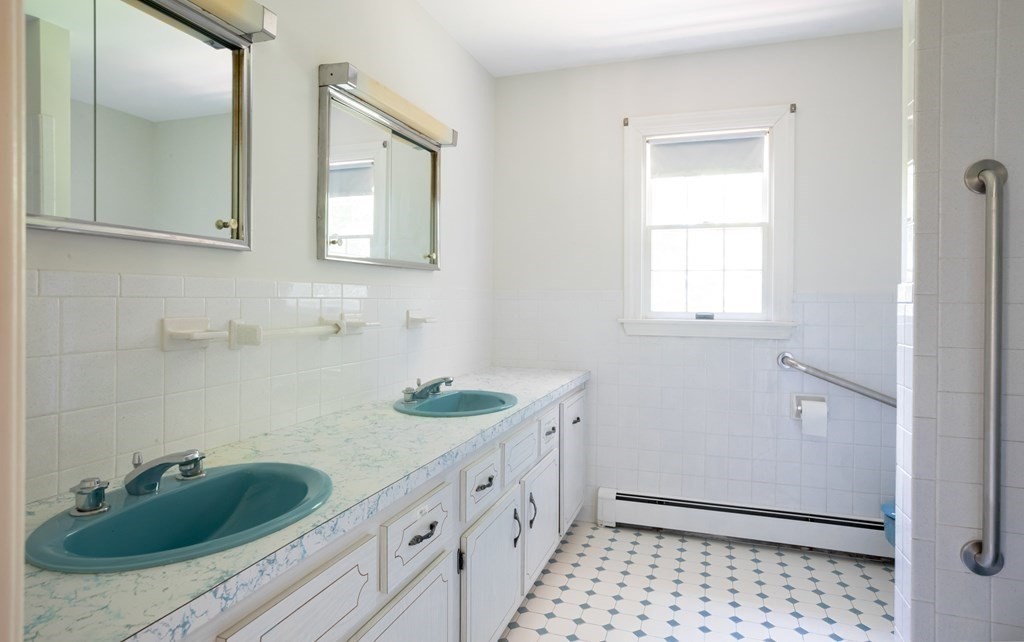 8 Castle Road Lexington, MA 02420 - Photo 19 of 24