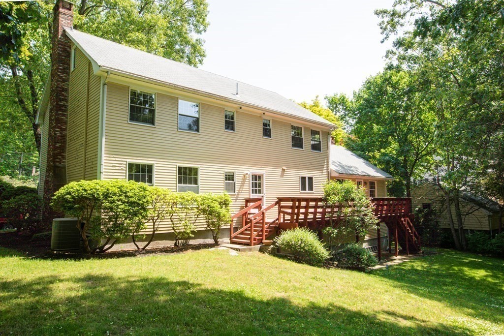 8 Castle Road Lexington, MA 02420 - Photo 3 of 24