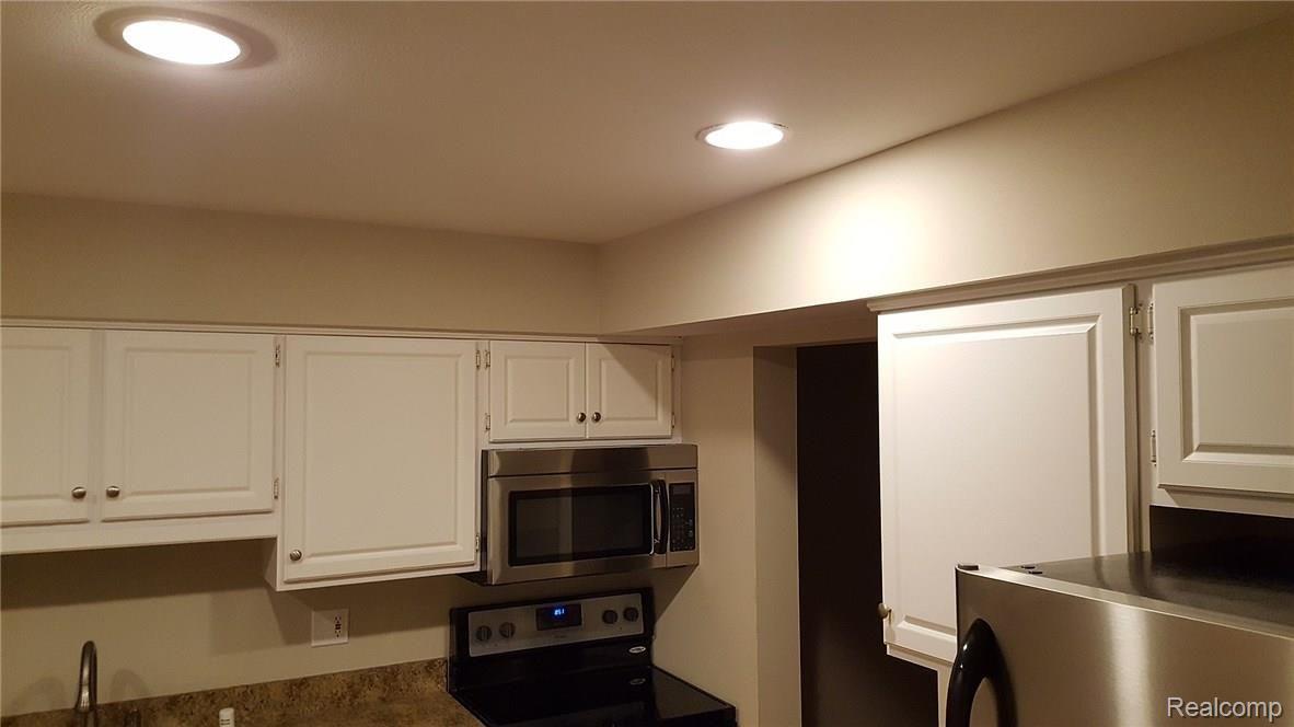 24874 Chalk Farm Road North Warren, MI 48091 - Photo 6 of 27 20160803_205128.jpg