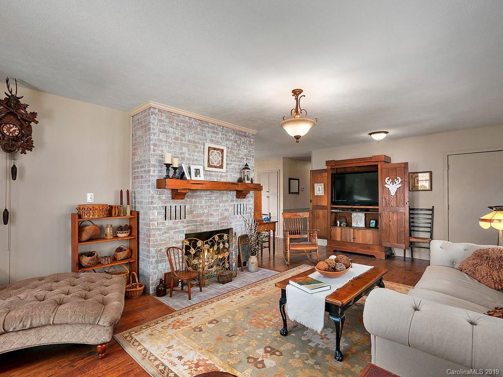 263 Stoney Brook Drive Clyde, NC 28721 - Photo 5 of 25 a living room with furniture and a flat screen tv