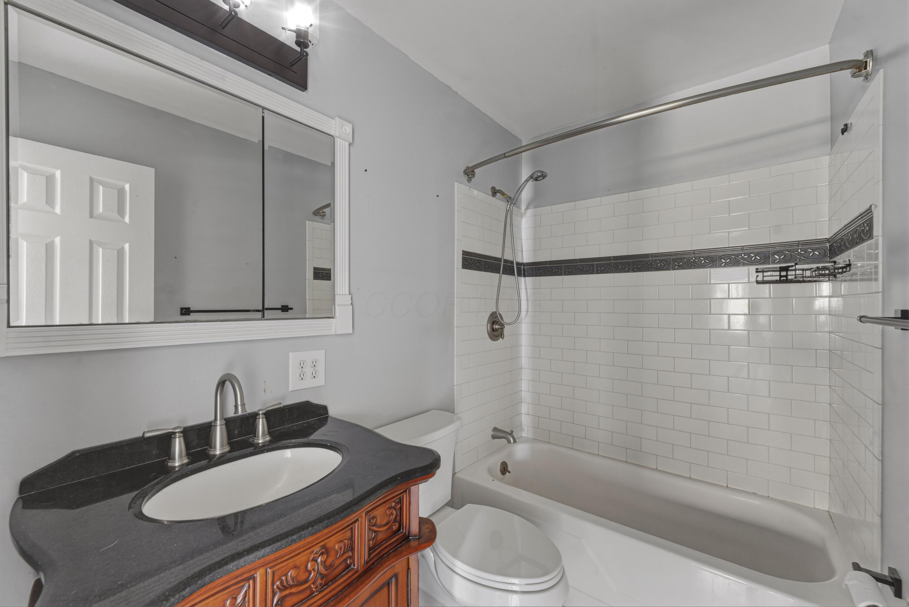 291 Hawthorne Road Sunbury, OH 43074 - Photo 15 of 29 Bathroom1