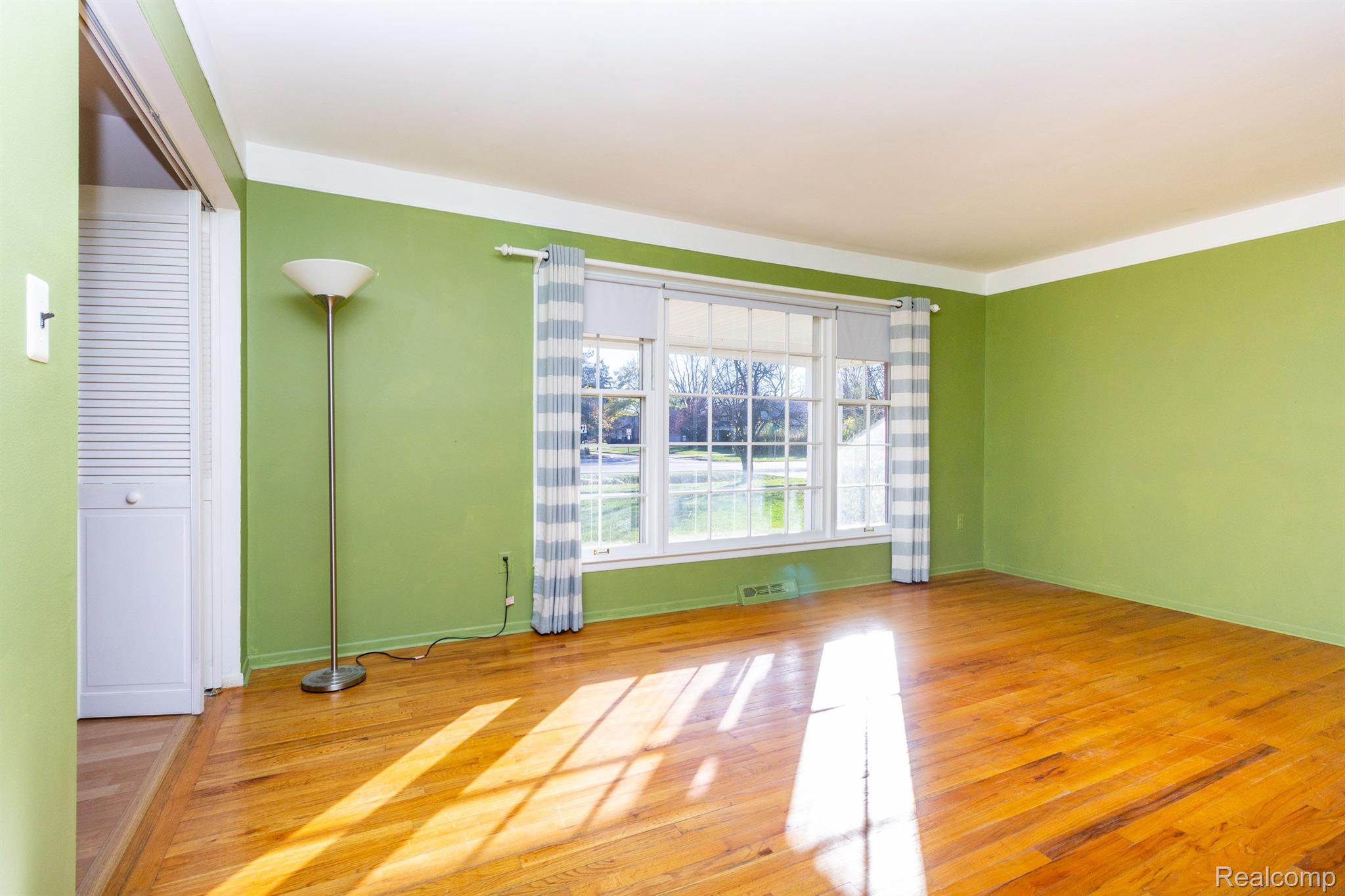 2170 West Wattles Road Troy, MI 48098 - Photo 8 of 46 Living Room