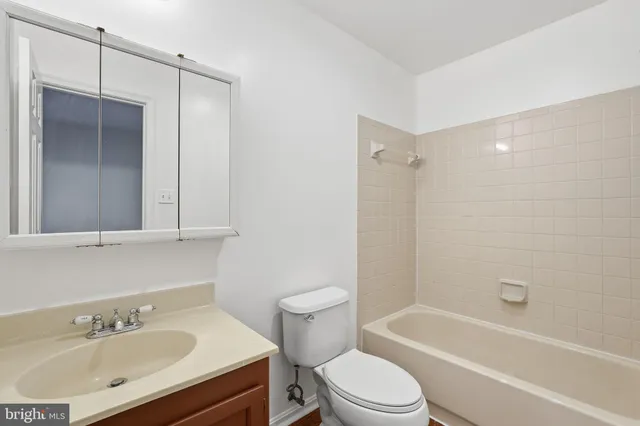 $2,800 | 6739 Rockledge Place, Centreville, VA 20121