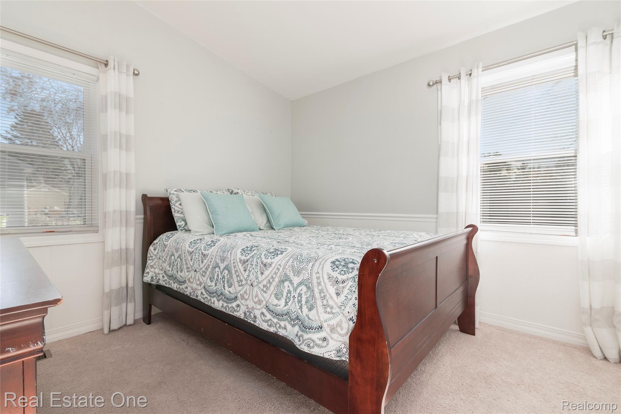 1172 Delta Road Walled Lake, MI 48390 - Photo 10 of 20 011-photo-main-bedroom-8740762.jpg
