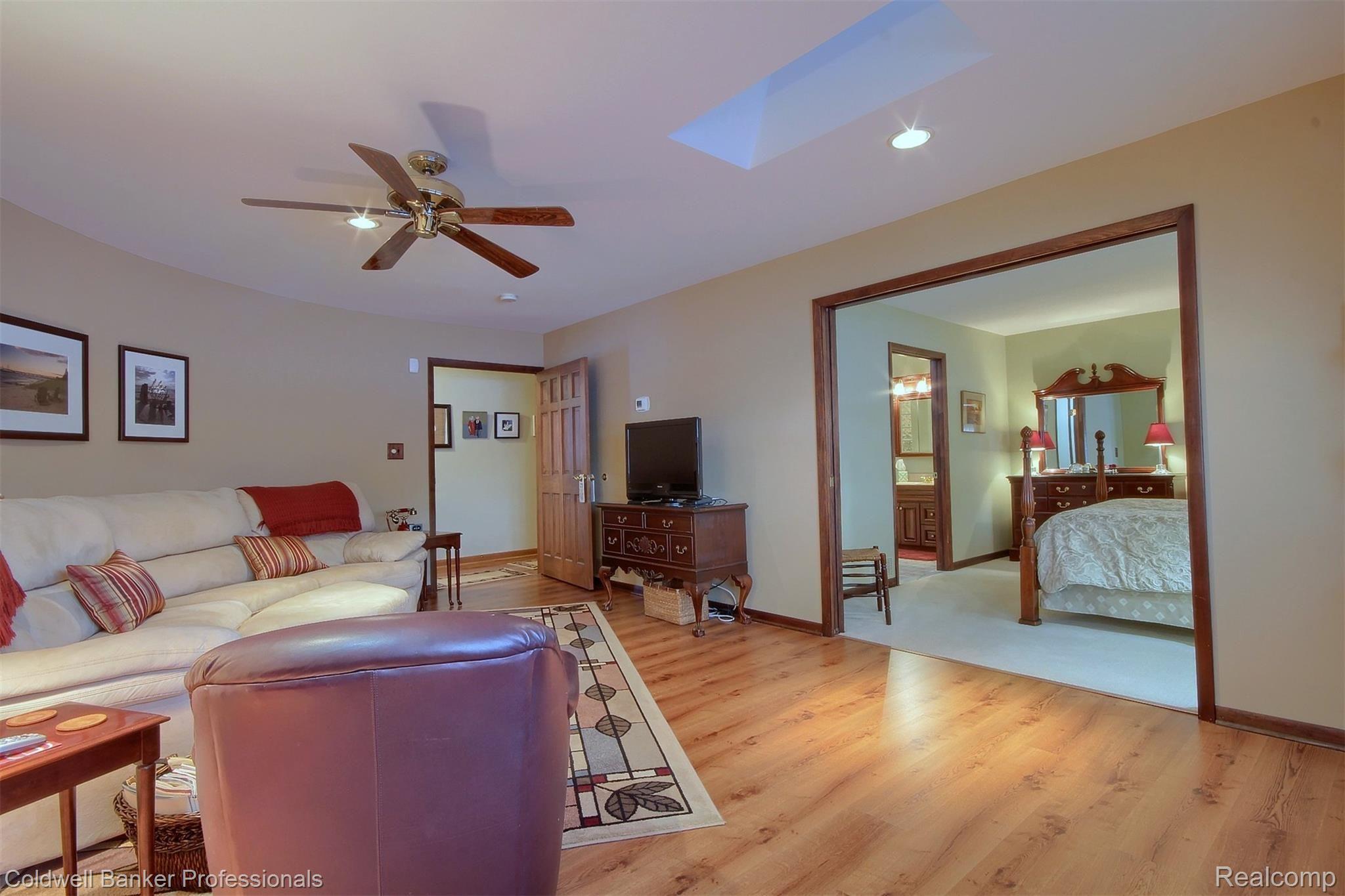 9503 Warren Road Plymouth, MI 48170 - Photo 32 of 58 32-2nd Master Bedroom 2nd View.jpg