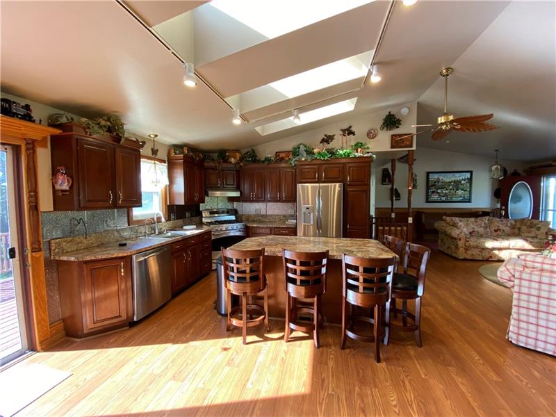 205 Fredericktown Road Midland, PA 15059 - Photo 6 of 19