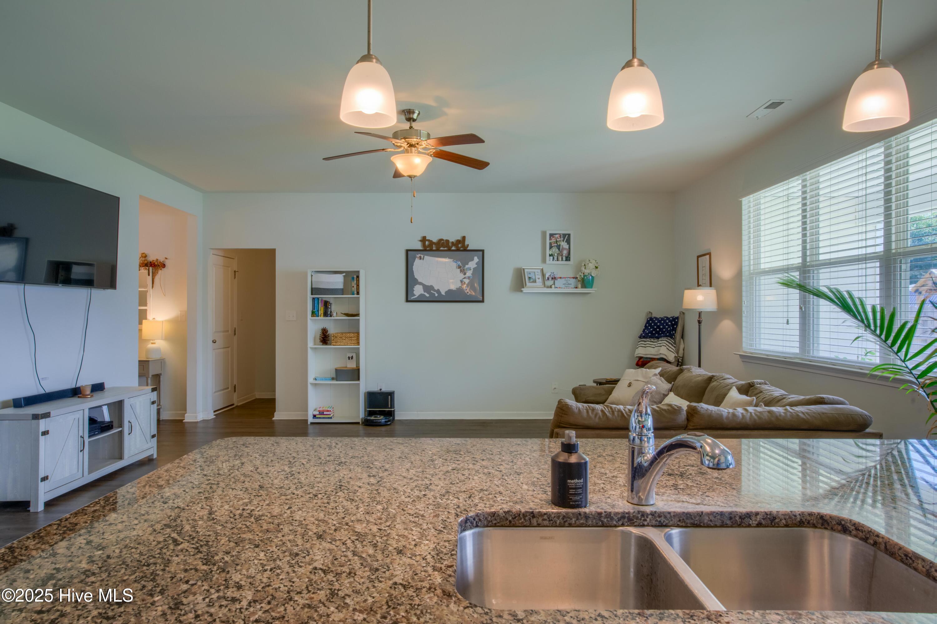 402 Saxby Way Holly Ridge, NC 28445 - Photo 12 of 32 402 Saxby - Interiors_17
