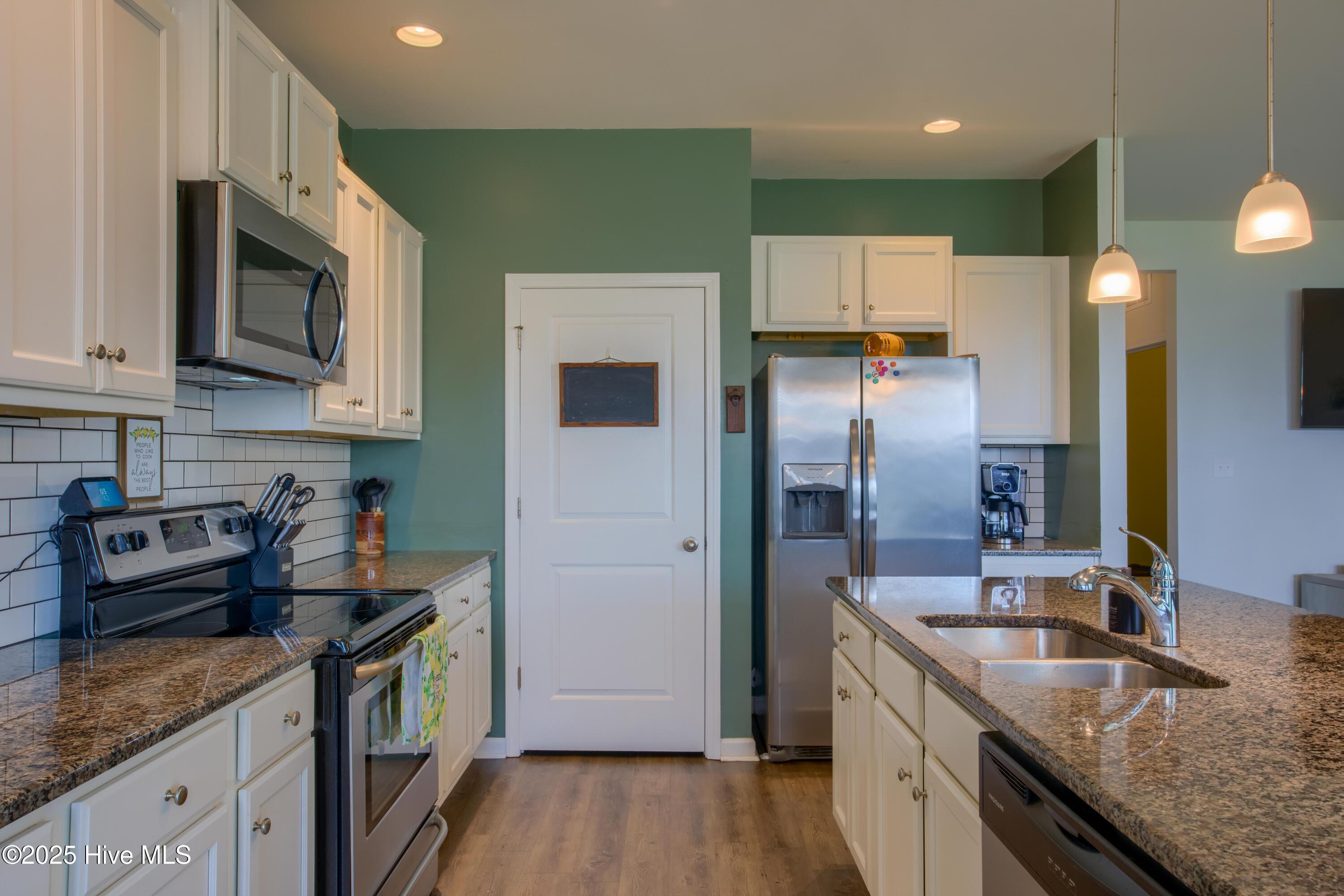 402 Saxby Way Holly Ridge, NC 28445 - Photo 14 of 32 402 Saxby - Interiors_19