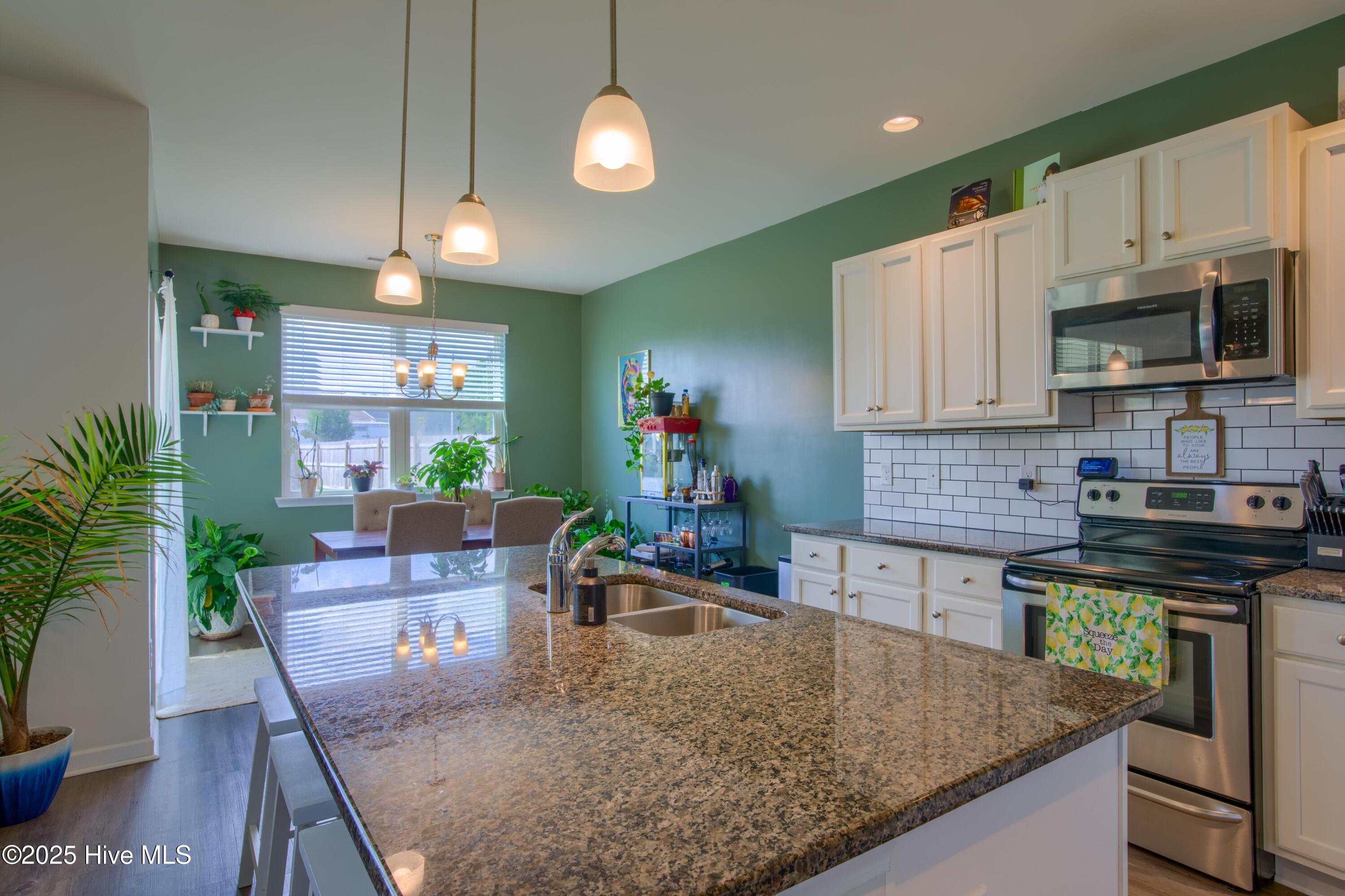 402 Saxby Way Holly Ridge, NC 28445 - Photo 8 of 32 402 Saxby - Interiors_13