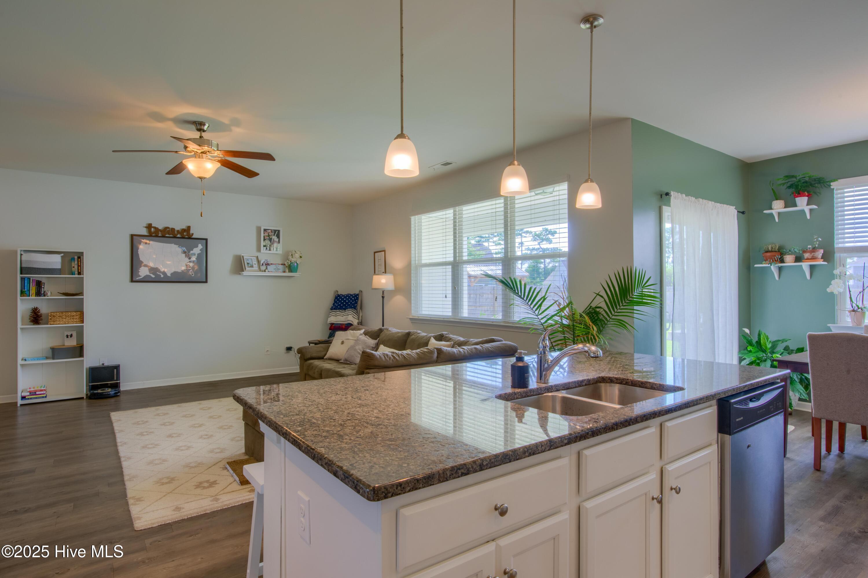 402 Saxby Way Holly Ridge, NC 28445 - Photo 9 of 32 402 Saxby - Interiors_14