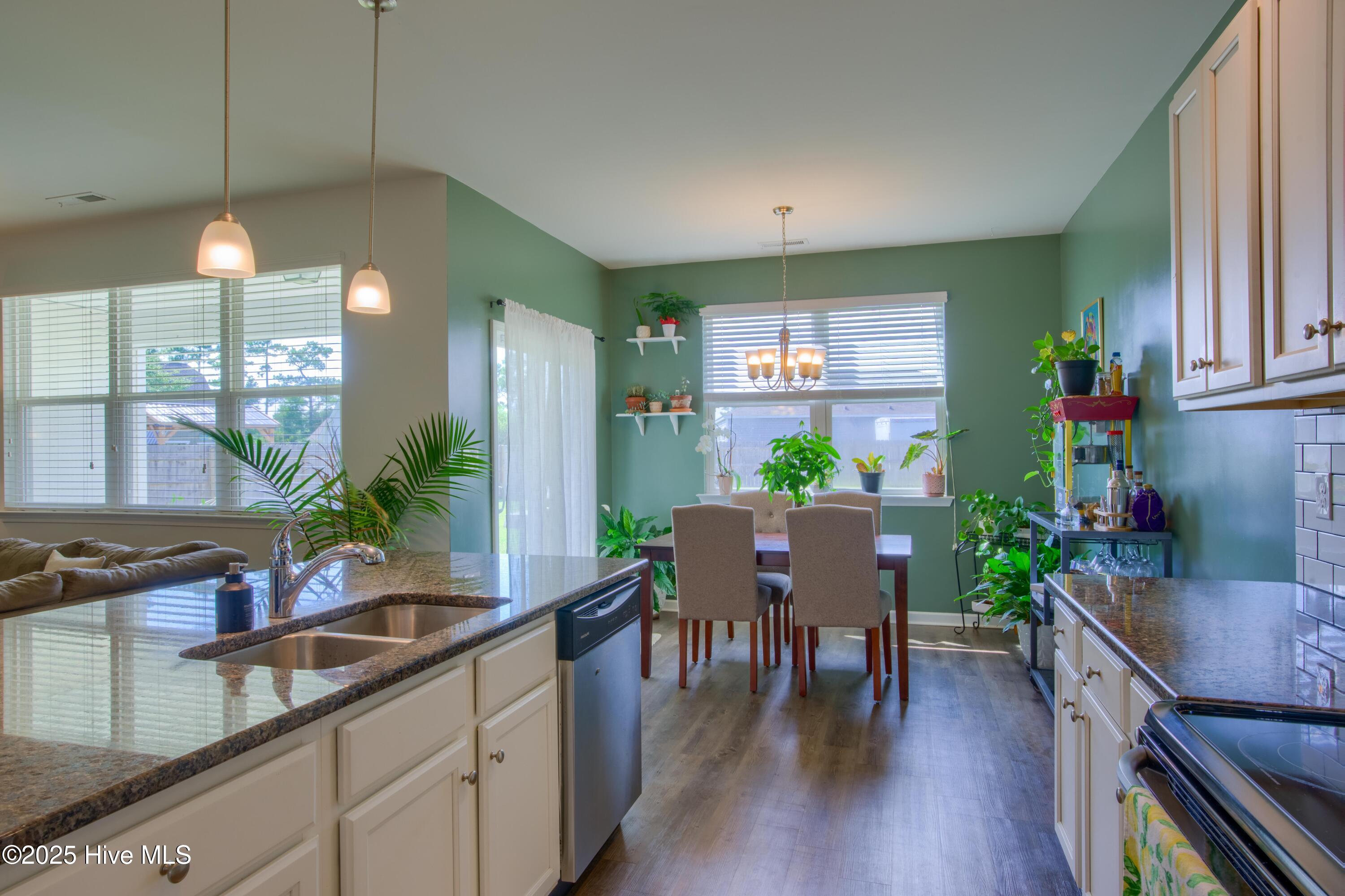 402 Saxby Way Holly Ridge, NC 28445 - Photo 10 of 32 402 Saxby - Interiors_15