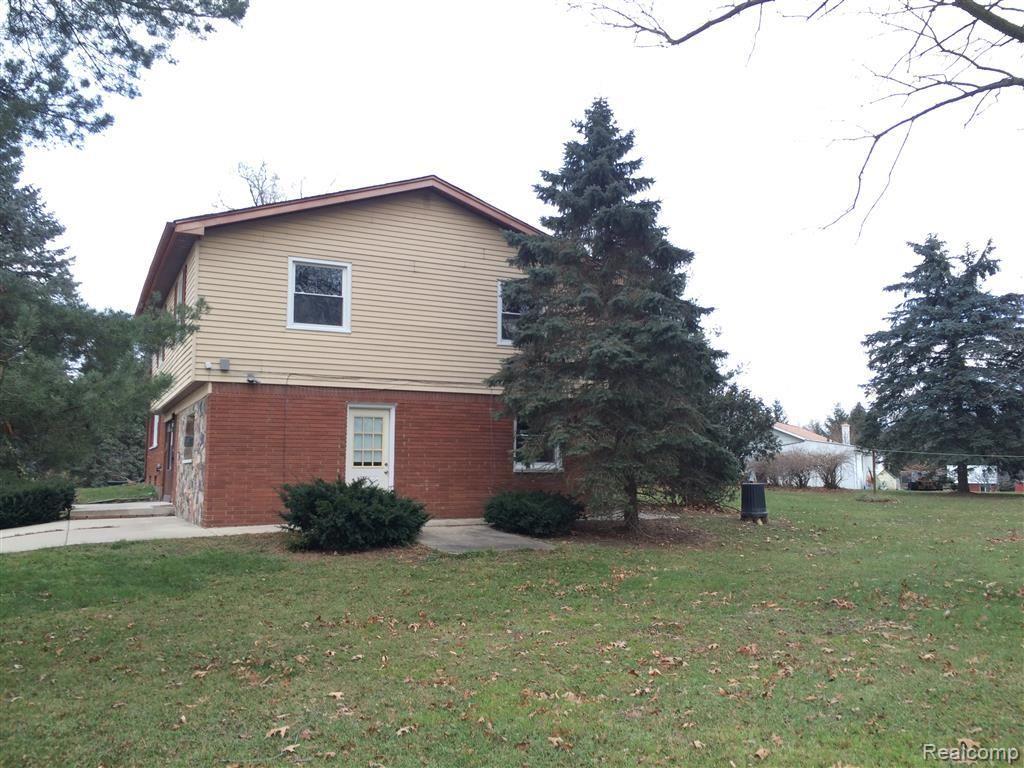375 Triangle Lake Road Howell, MI 48843 - Photo 30 of 32 34.jpg