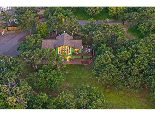 $880,000 | 4291 Pioneer Road, Medford, OR 97501