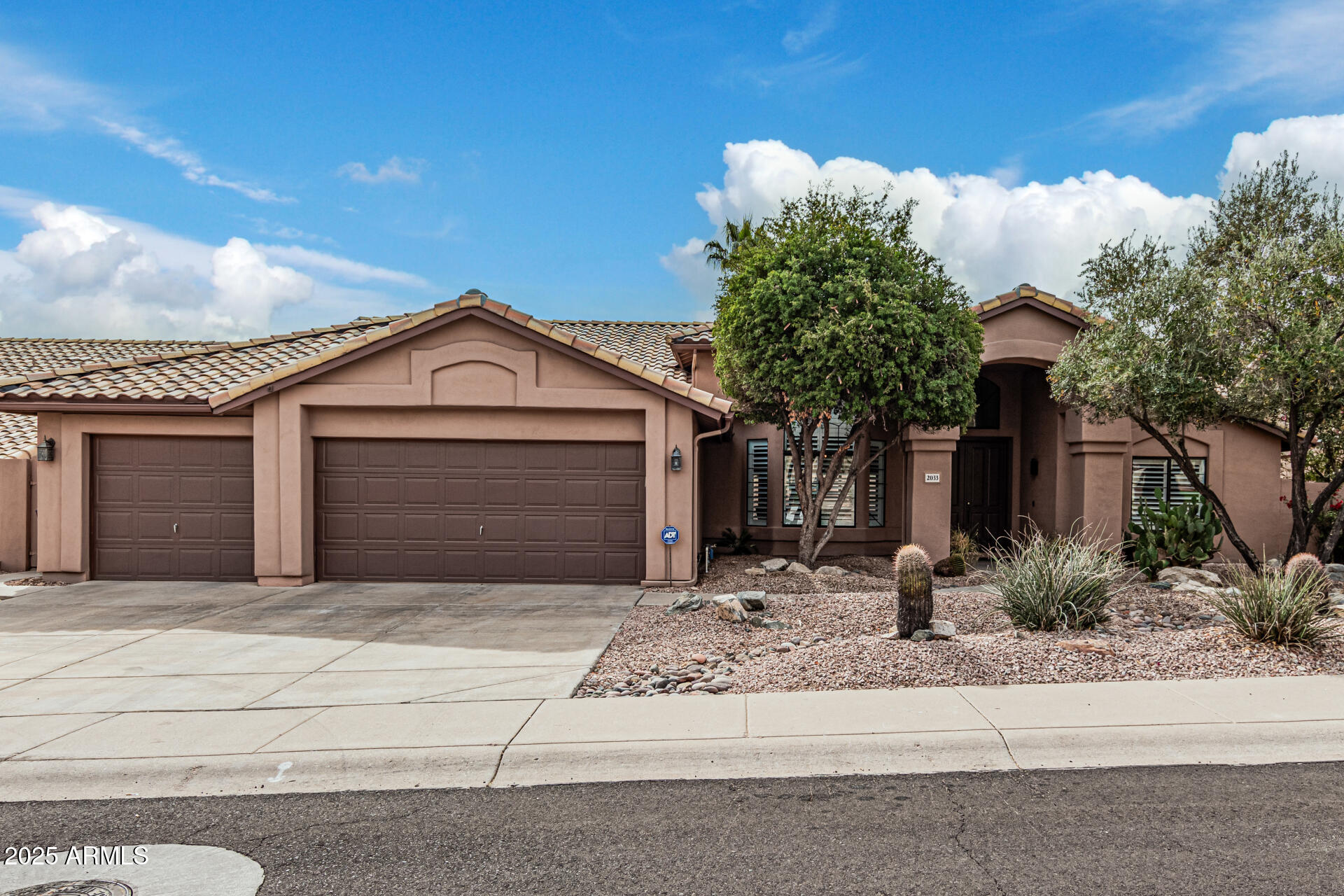 Welcome to 2033 E Tecoma Rd