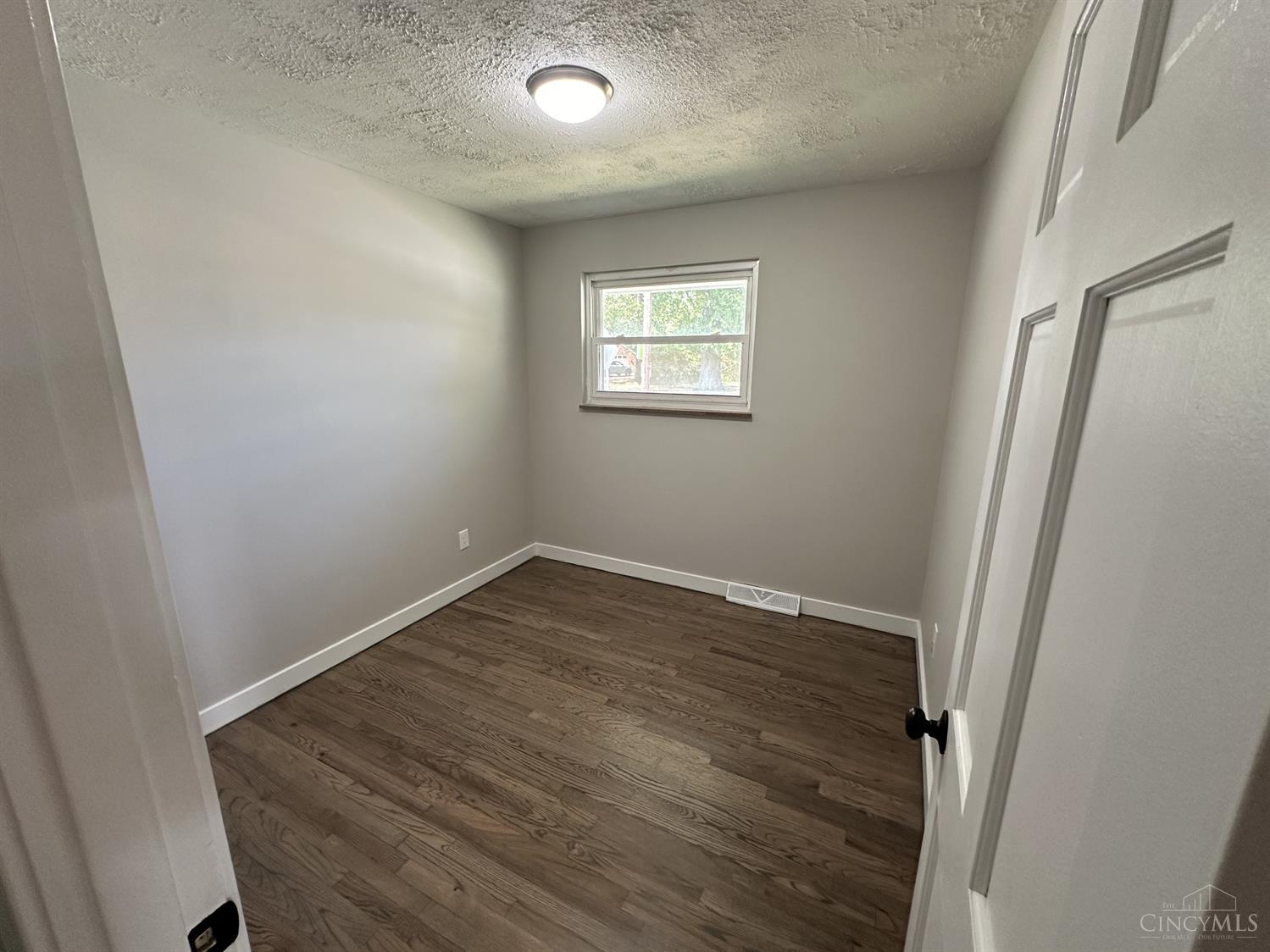 8566 Plainfield Road Cincinnati, OH 45236 - Photo 7 of 11 Gallery Image 7