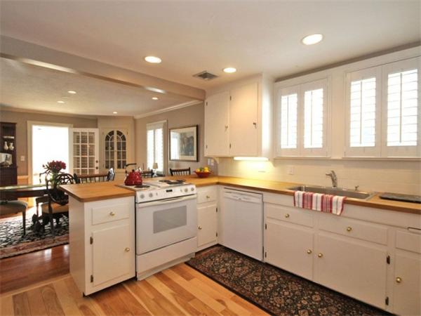 16 Marilyn Road Milton, MA 02186 - Photo 5 of 9 Gallery Image 5