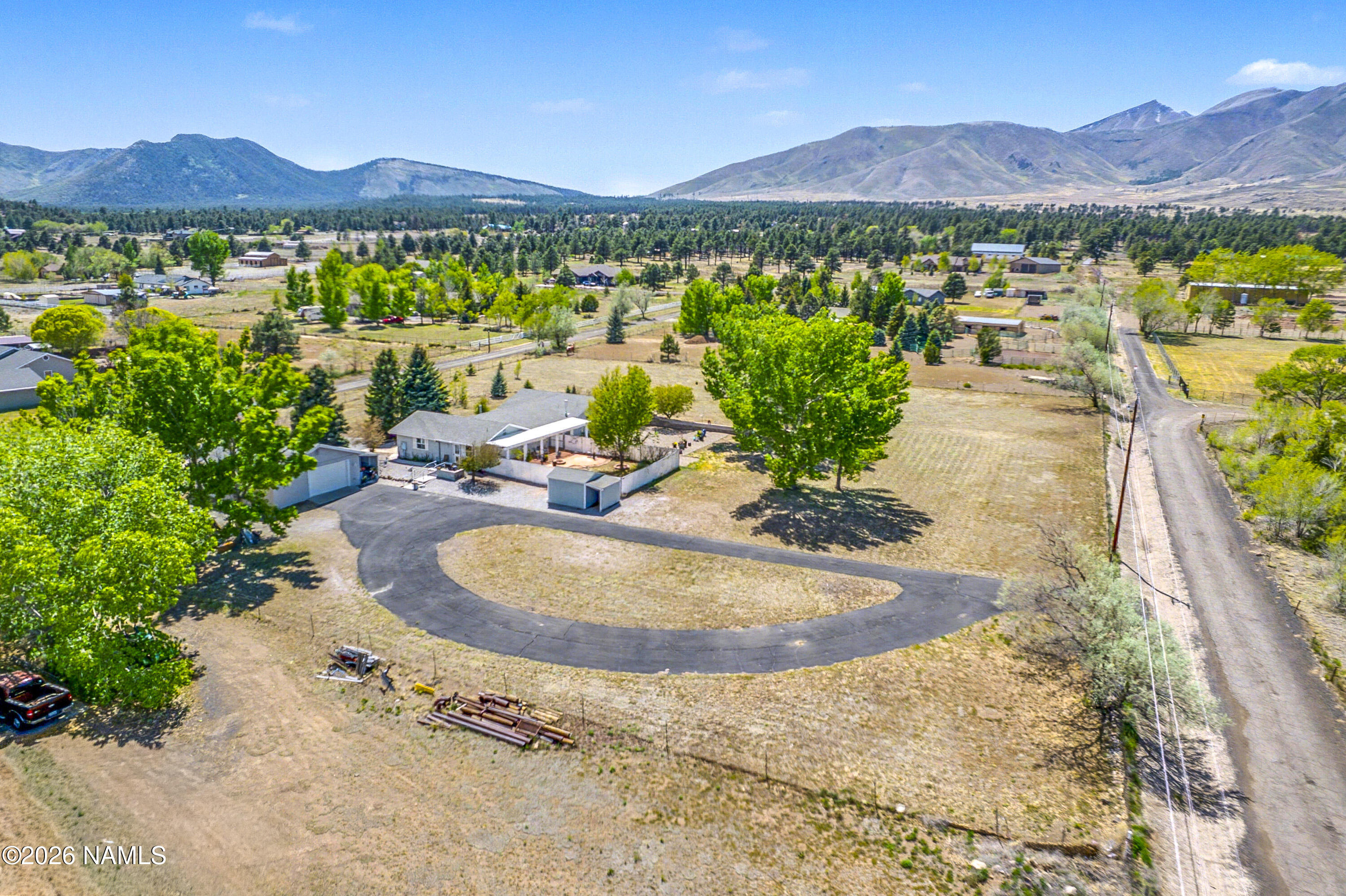 5640 East Atkinson Road Flagstaff, AZ 86004 - Photo 10 of 53 Circular Driveway for Campers & Trailers