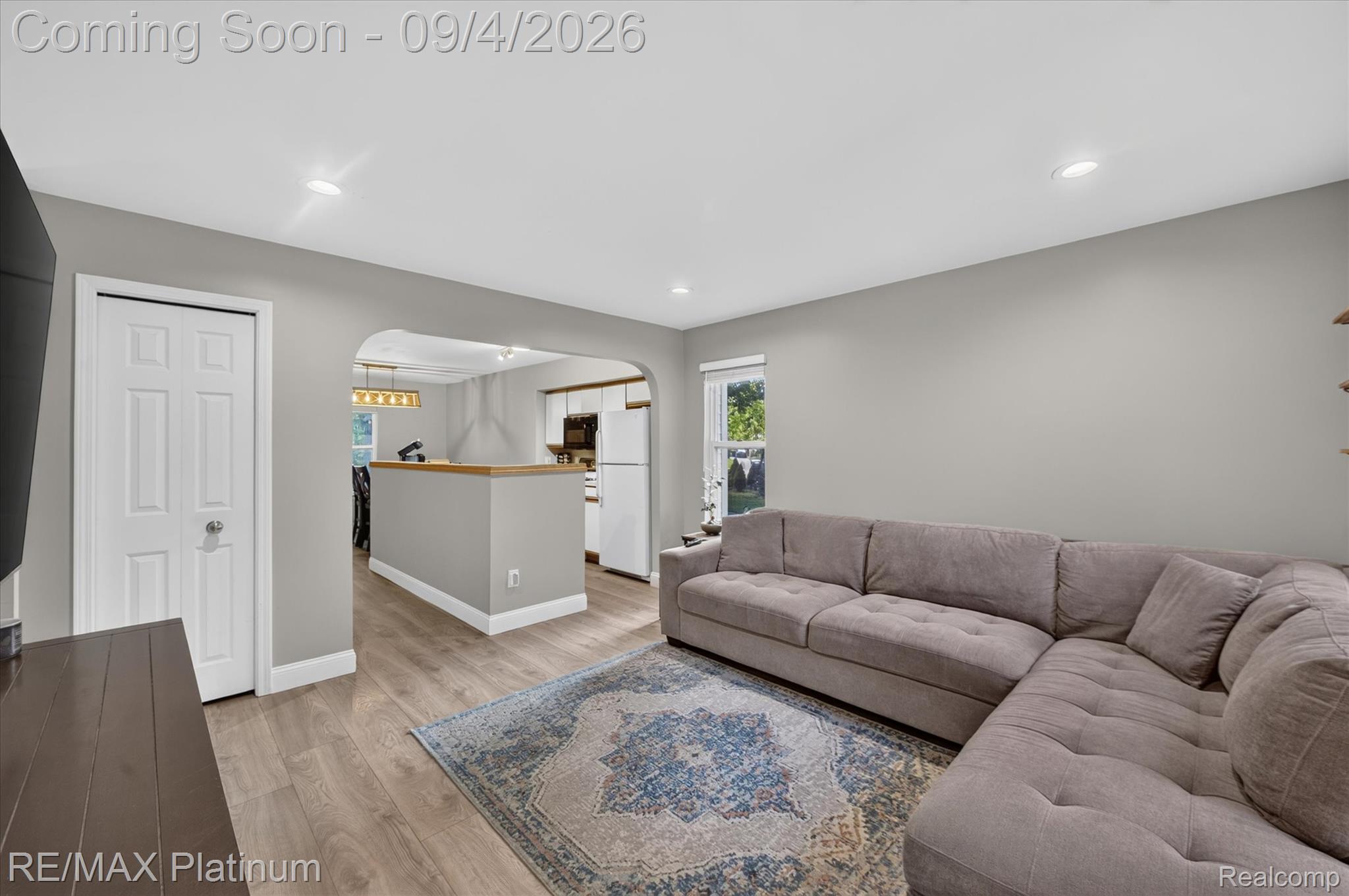 355 Springwell Lane Howell, MI 48843 - Photo 6 of 28 Living Room / Kitchen