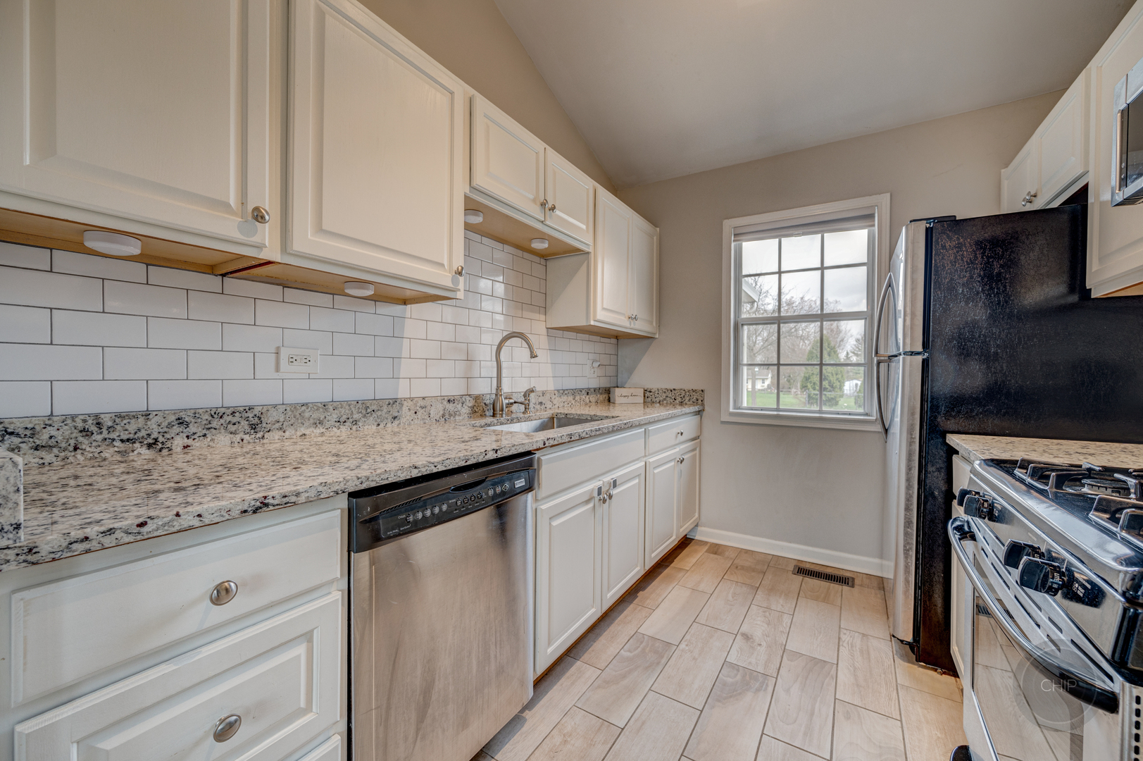 1306 Canyon Run Road Naperville, IL 60565 - Photo 23 of 43