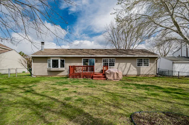 $3,200 | 1306 Canyon Run Road, Naperville, IL 60565