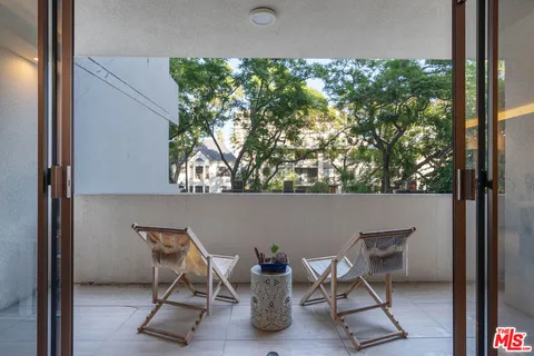 $1,849,000 | 325 North Oakhurst Drive, Unit 203, Beverly Hills, CA 90210