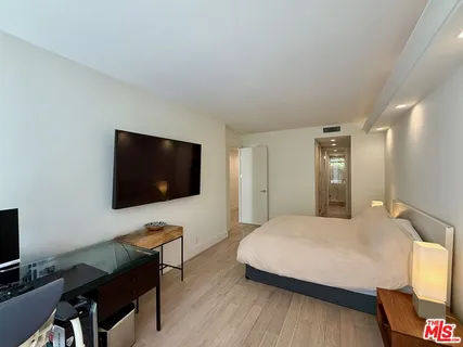 $1,849,000 | 325 North Oakhurst Drive, Unit 203, Beverly Hills, CA 90210