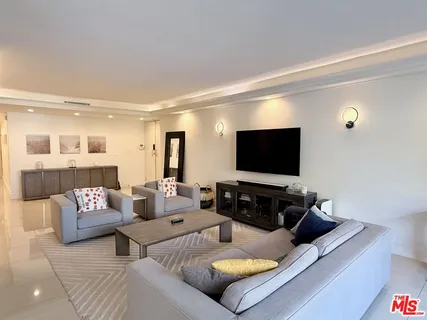 $1,849,000 | 325 North Oakhurst Drive, Unit 203, Beverly Hills, CA 90210