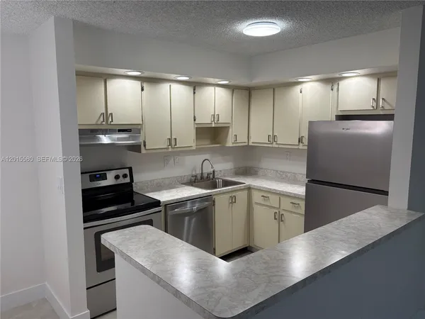 $2,150 | 18875 Northwest 62nd Avenue, Unit 105, Hialeah, FL 33015