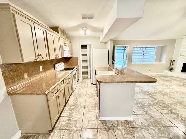 $1,799 | 7238 Woodfern Drive, Houston, TX 77040