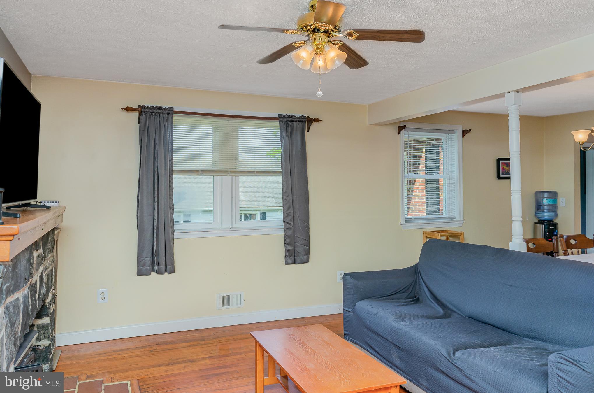 12526 Harford Road Hydes, MD 21082 - Photo 8 of 30 Living Room