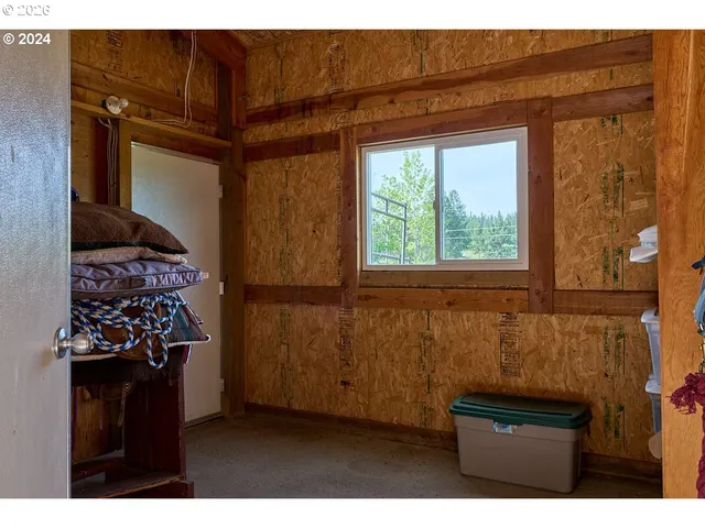 a view of entryway with a front door