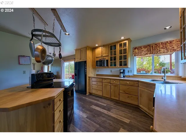 a kitchen that has a lot of cabinets in it