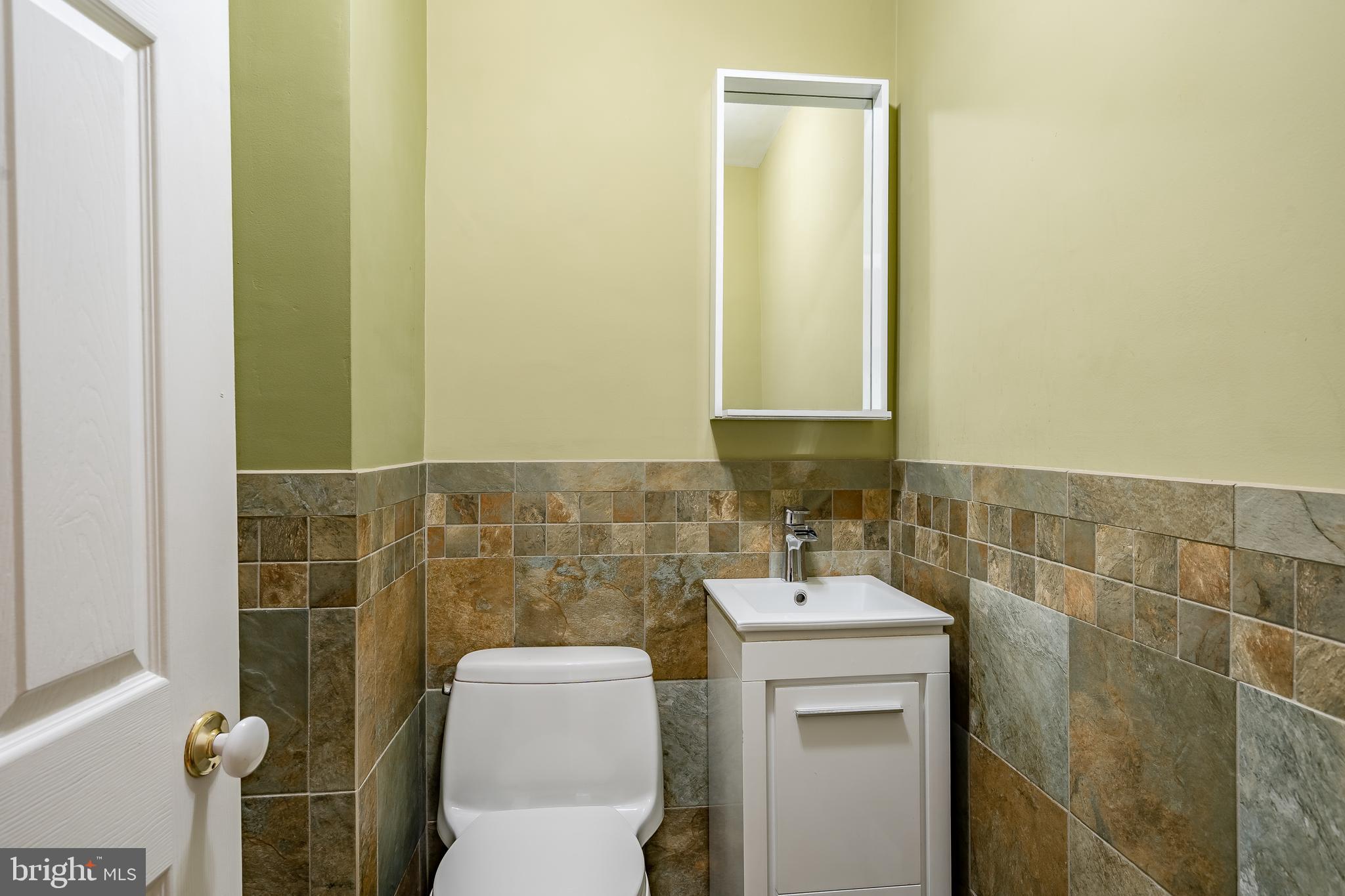 717 Broad Acres Road Penn Valley, PA 19072 - Photo 15 of 31 1st Floor Powder Room