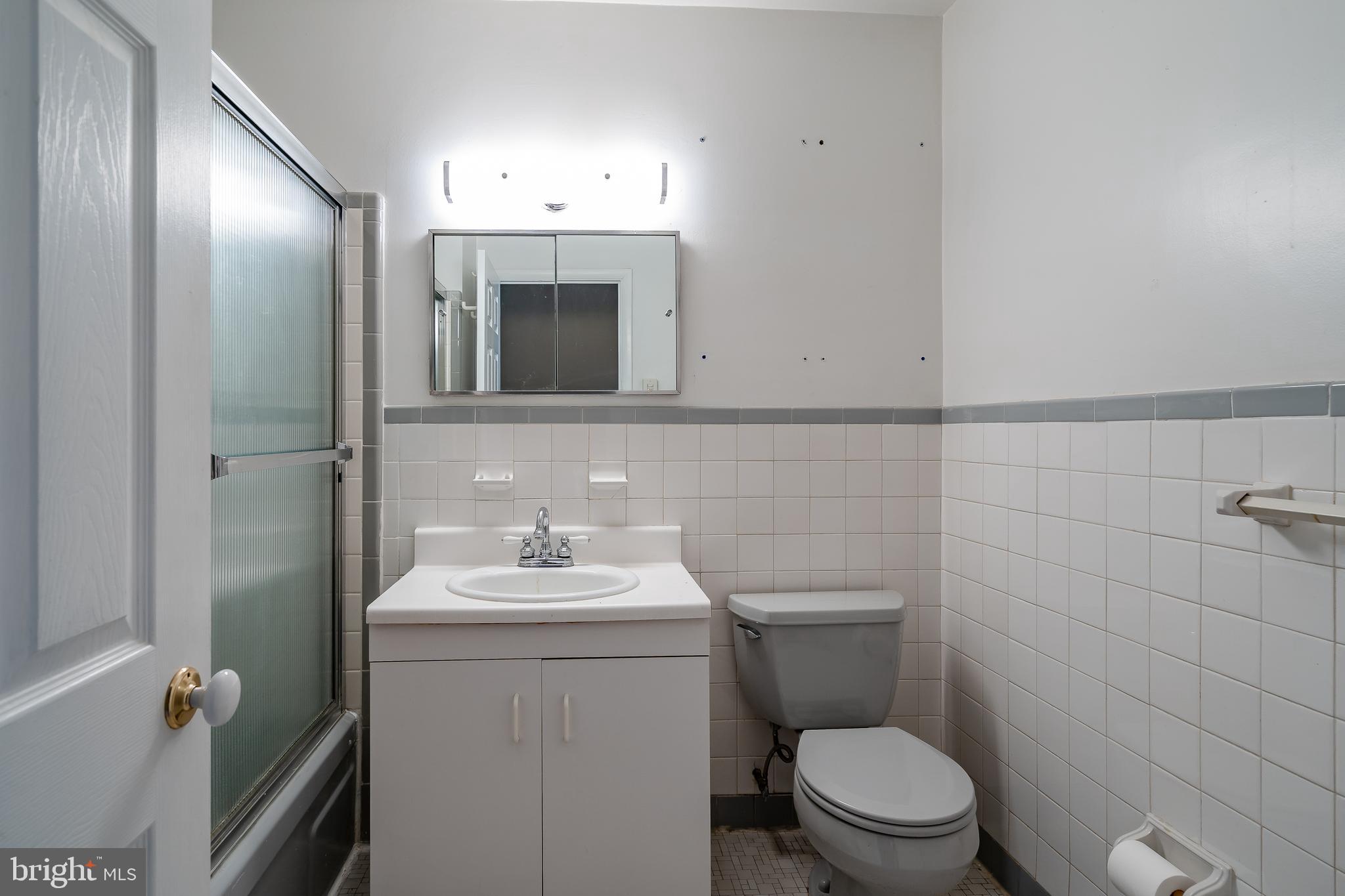 717 Broad Acres Road Penn Valley, PA 19072 - Photo 23 of 31 2nd Floor Hallway Bathroom
