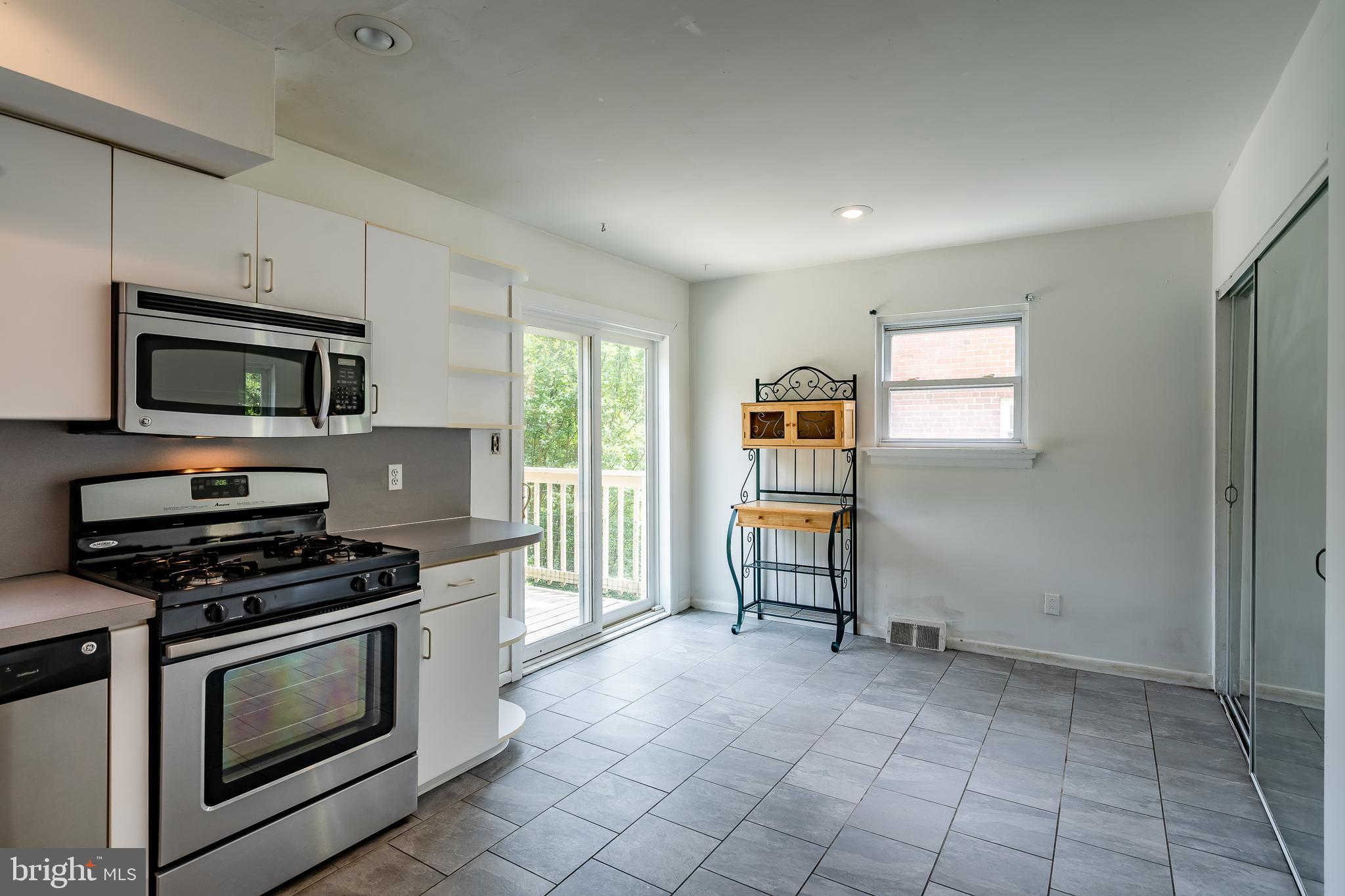 717 Broad Acres Road Penn Valley, PA 19072 - Photo 10 of 31 Kitchen w/ Breakfast Area