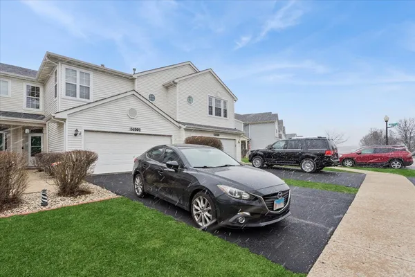 $300,000 | 14902 West Victoria Crossing, Lockport, IL 60441