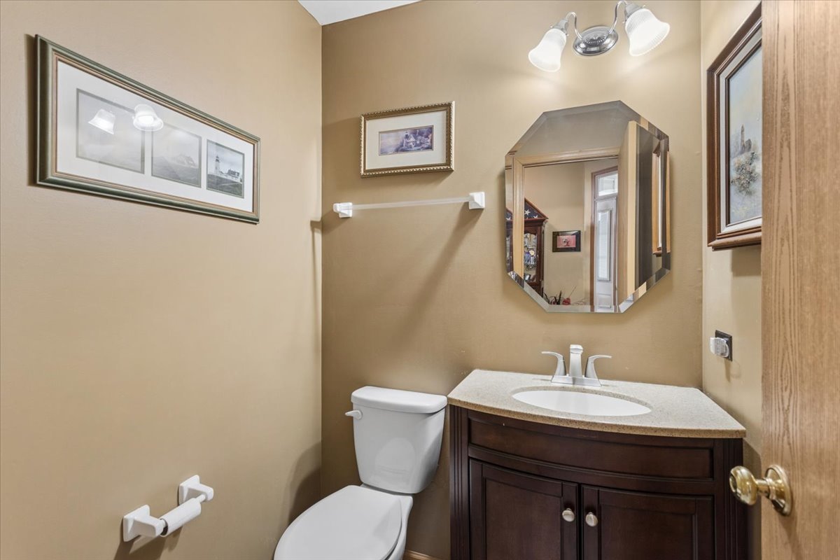 14902 West Victoria Crossing Lockport, IL 60441 - Photo 10 of 23 a bathroom with a toilet a sink and mirror