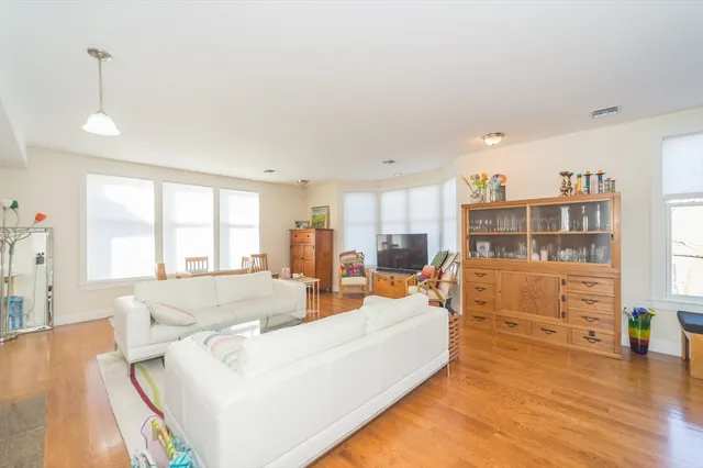 $7,950 | 53 Winslow Road, Unit A, Brookline, MA 02446