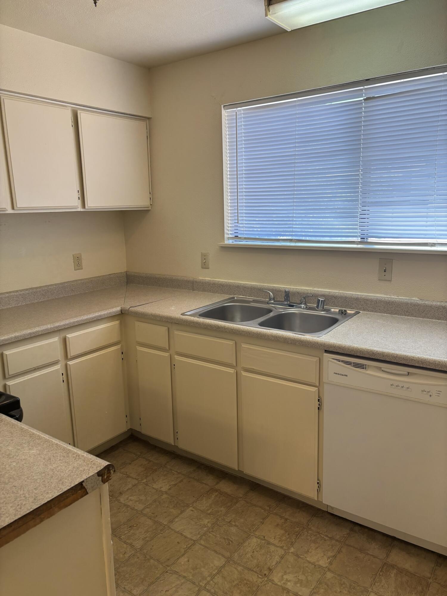 3540 Ricardo Avenue Redding, CA 96002 - Photo 8 of 12 AC560955-6E63-4062-8E98-E939826BB12D